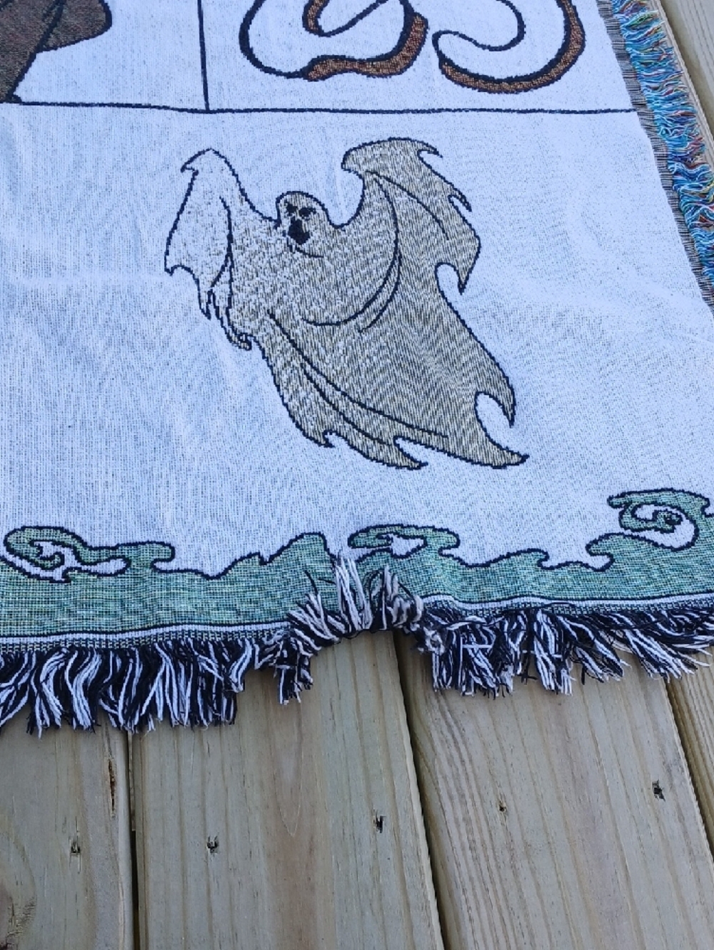 Scooby-Doo Graphic Throw Blanket - Brown & White - Picture 3 of 13